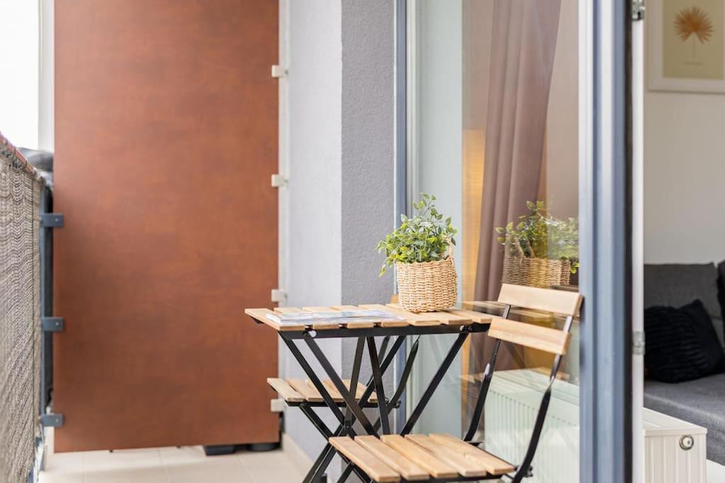 Cityscape Oasis: Active Studio Heaven บราติสลาวา ภายนอก รูปภาพ
