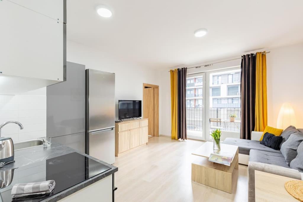 Cityscape Oasis: Active Studio Heaven บราติสลาวา ภายนอก รูปภาพ